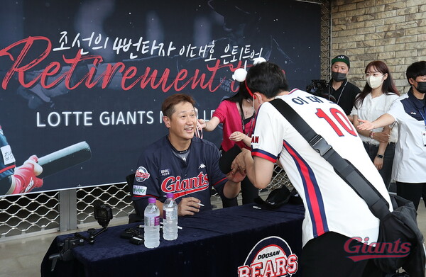 팬과 함께하는 이대호 은퇴투어(사진=롯데)