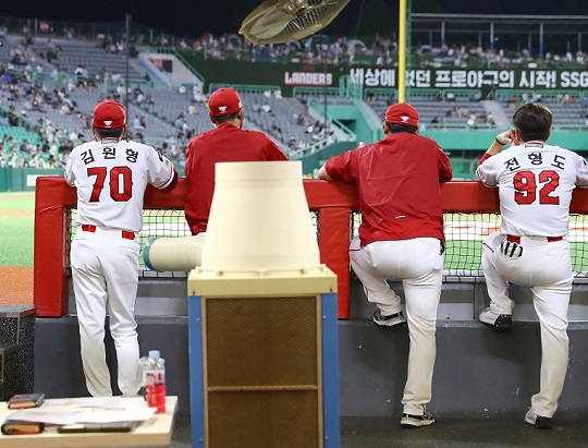 2018년의 환희와 2019년의 악몽을 되돌아봐야 하는 SSG 벤치(사진=SSG)