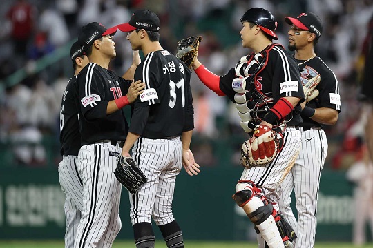 LG가 8월 18일 문학 SSG전 승리로 선두와 격차를 좁혔다(사진=LG)