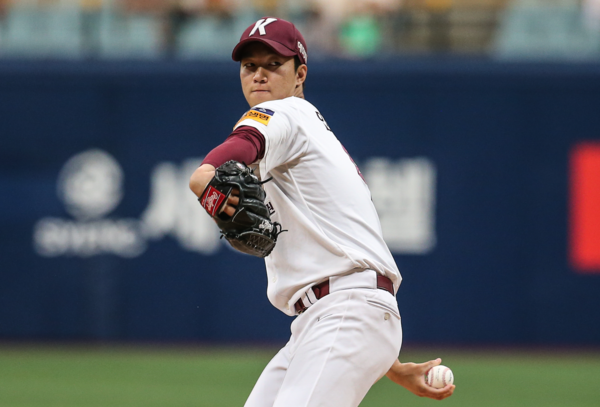 선발 7이닝 2실점 호투에도 패전투수가 된 안우진(사진=키움)