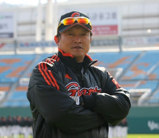8년 만에 롯데로 돌아온 박흥식 코치(사진=롯데)
