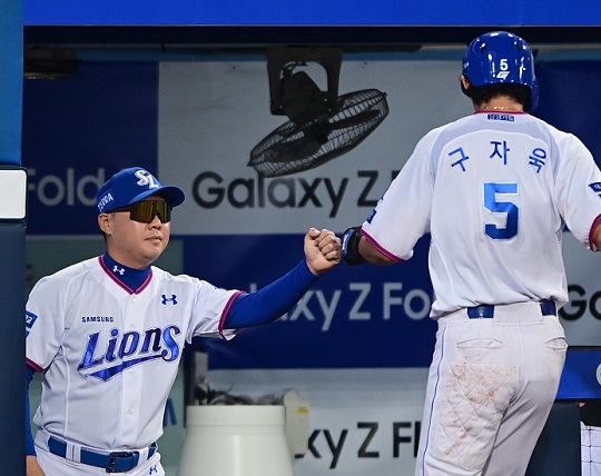 삼성 박진만 감독대행(사진 왼쪽)이 최근 타격감이 살아난 구자욱(사진 오른쪽)을 향한 기대감을 내비쳤다(사진=삼성)
