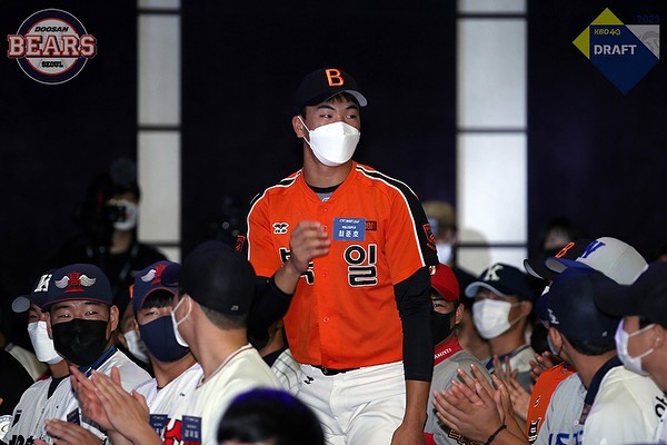 최준호는 미래 니퍼트, 곽빈처럼 두산 선발진의 한 자리를 든든하게 책임지는 투수를 꿈꾼다(사진=두산)