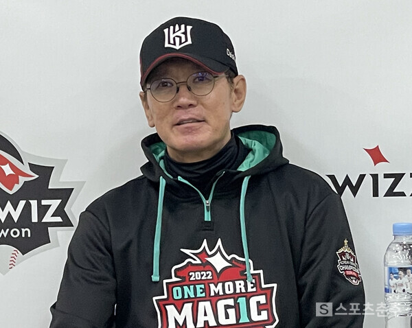 이강철 감독은 시즌 내내 야수진 뎁스 강화의 필요성을 자주 언급했다(사진=스포츠춘추 배지헌 기자)