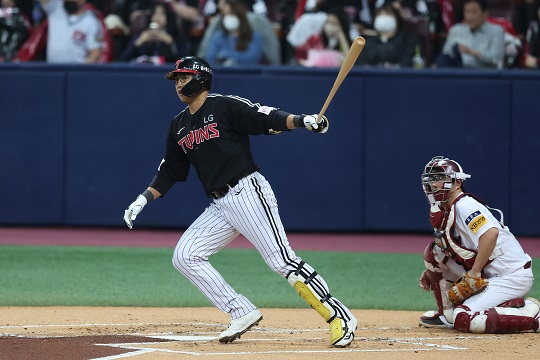 포스트시즌에서 좋은 활약상을 보여준 채은성에 대한 FA 시장 관심도가 더 높아질 전망이다(사진=LG)