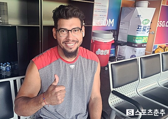 한국시리즈 등판 준비를 마친 SSG 외국인 투수 윌머 폰트(사진=스포츠춘추 김근한 기자)