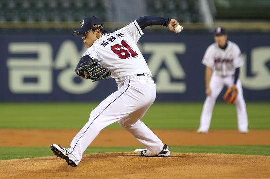 최원준은 선발 4년 차를 맞이해 투구 패턴에 큰 변화를 준비할 계획이다(사진=두산)