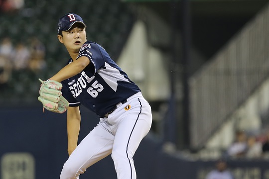 정철원은 1군 데뷔 첫 시즌부터 꾸준히 자기 공을 던지면서 필승조로 빨리 자리 잡았다(사진=두산)