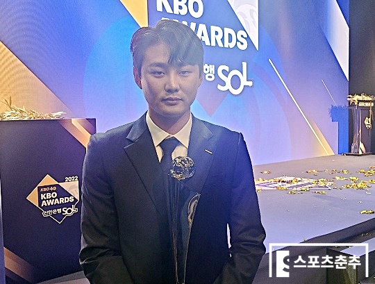 1년 뒤 세이브왕 수상을 꿈꾸는 2022년 신인왕 정철원(사진=스포츠춘추 김근한 기자)