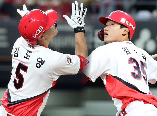 2023시즌 KIA 팀 타선에서 젊은 피로 활력소가 돼야 할 내야수 김도영(사진 왼쪽부터)과 외야수 김석환(사진=KIA) 