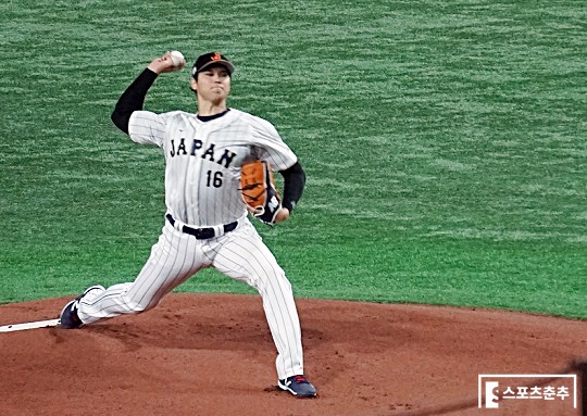 오타니가 공을 던질 때마다 도쿄돔은 일순간 침묵에 빠졌다(사진=스포츠춘추 김근한 기자)