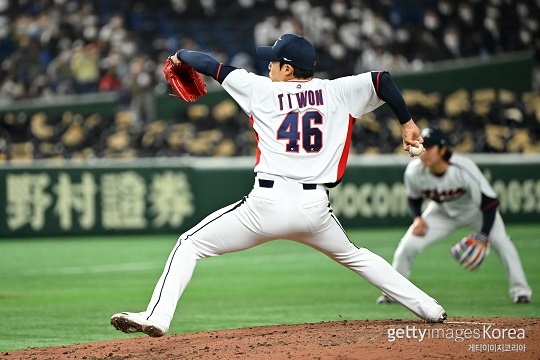 원태인이 호주전 마운드에 올라 공을 던지고 있다(사진=gettyimages)