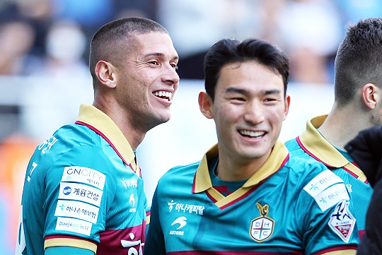 대전하나시티즌 핵심 중의 핵심 중앙 수비수 조유민(사진 오른쪽)(사진=한국프로축구연맹)