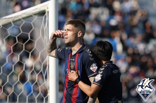 수원 FC 공격수 라스는 지난 6라운드 대전하나시티즌 전 멀티골을 기록했다(사진=프로축구연맹)