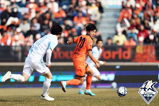 최용수 감독의 굳건한 신뢰를 받는 김대원(사진=한국프로축구연맹)