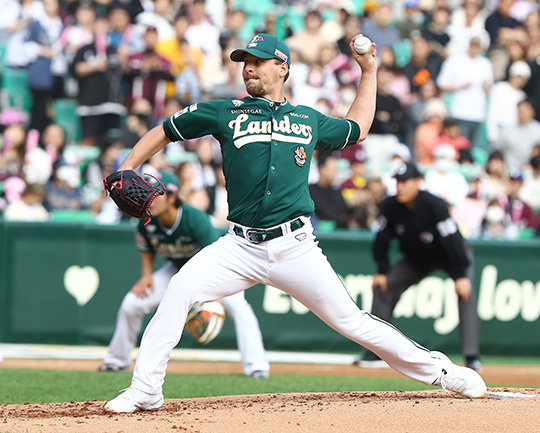 SSG 외국인 투수 맥카티는 20이닝 연속 비자책 기록 중이다(사진=SSG)