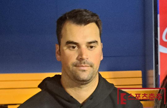 LG 선발 애덤 플럿코(사진=스포츠춘추 김종원 기자)