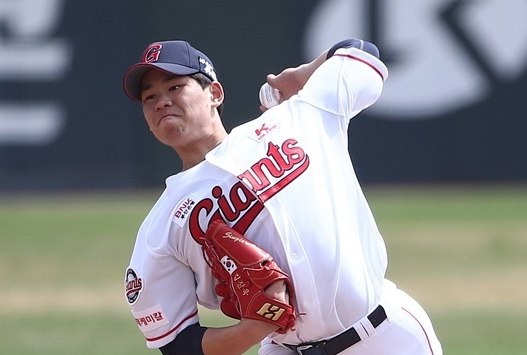 롯데 자이언츠 왼손투수 김진욱(사진=롯데)