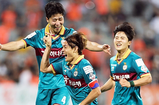 대전하나시티즌 미드필더 주세종(사진 가운데)(사진=한국프로축구연맹)
