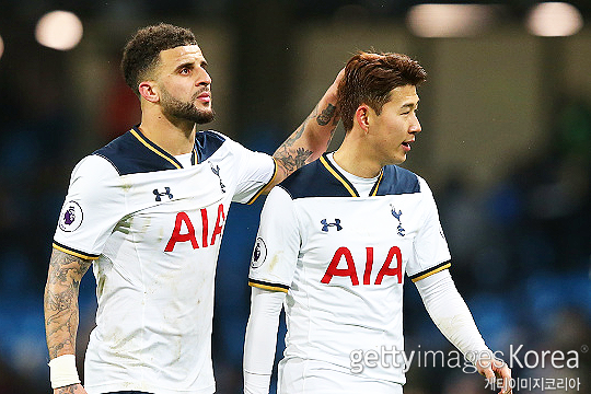 토트넘 홋스퍼에서 한솥밥을 먹었던 카일 워커(사진 왼쪽), 손흥민(사진=게티이미지코리아)