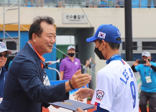 한국리틀야구연맹은 2021년부터 유승안 회장 체제가 출범했다(사진=한국리틀야구연맹)