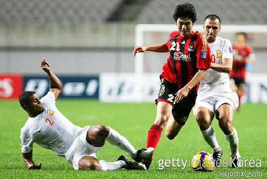 기성용(사진 오른쪽)은 2007시즌 FC 서울 유니폼을 입고 프로에 데뷔했다. 기성용은 서울을 향한 애정이 남다른 선수다(사진=게티이미지코리아)