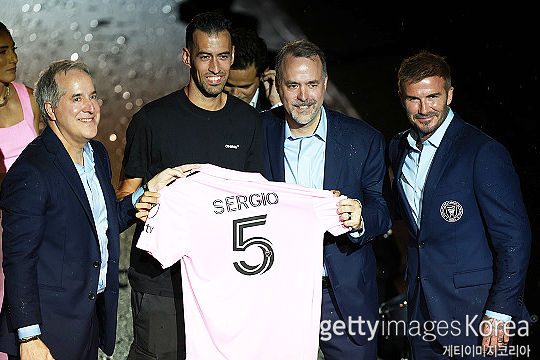 인터 마이애미 이적을 확정한 세르히오 부스케츠(사진 맨 왼쪽에서 두 번째)(사진=게티이미지코리아)