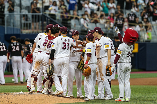 9월 3일 고척에서의 승리로 4연승을 달성한 영웅군단(사진=키움)