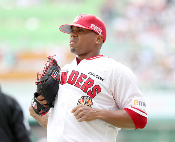 1차전 선발 엘리아스(사진=SSG)