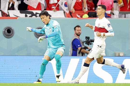 사우디 프로페셔널 리그에서 활약 중인 김승규(사진 왼쪽), 크리스티아누 호날두(사진=대한축구협회)