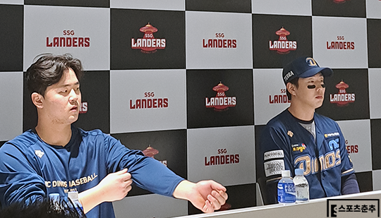 준플레이오프 2차전을 마친 뒤 NC 포수 김형준, 외야수 박건우(사진=스포츠춘추 김종원 기자)