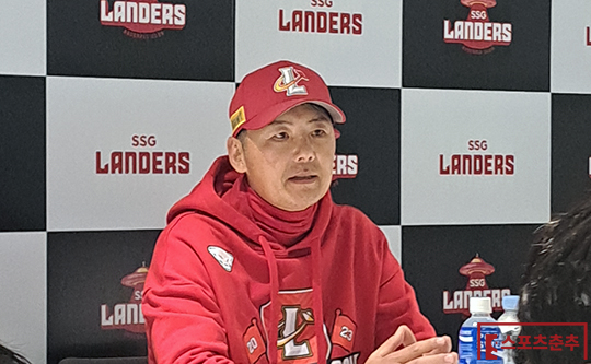 준플레이오프 2차전 종료 후 SSG 김원형 감독(사진=스포츠춘추 김종원 기자)