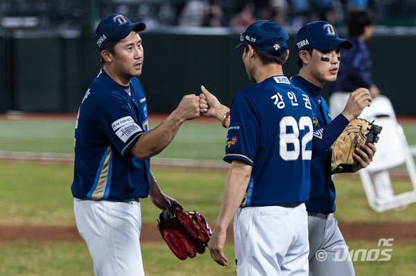 NC 마무리 이용찬(사진 왼쪽부터), NC 사령탑 강인권 감독(사진=NC)