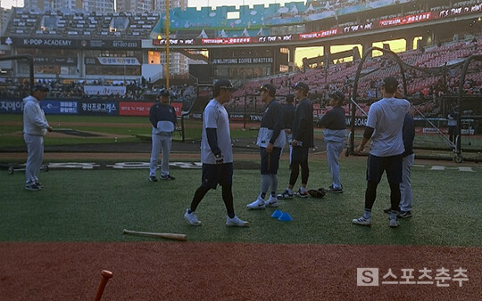 30일 플레이오프 1차전을 앞둔 NC 선수단 모습(사진=스포츠춘추 김종원 기자)