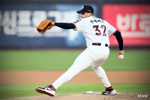 3이닝 7실점으로 무너진 쿠에바스(사진=KT)