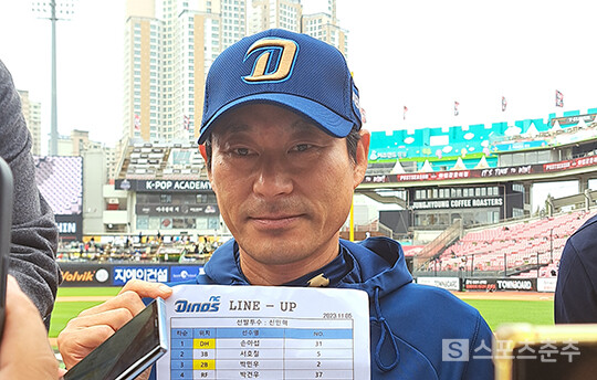11월 5일 수원 KT 위즈파크에서 플레이오프 5차전을 앞두고 취재진과 만난 NC 강인권 감독(사진=스포츠춘추 김종원 기자)
