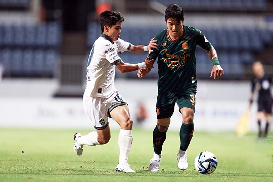 김대원(사진 왼쪽)(사진=한국프로축구연맹)