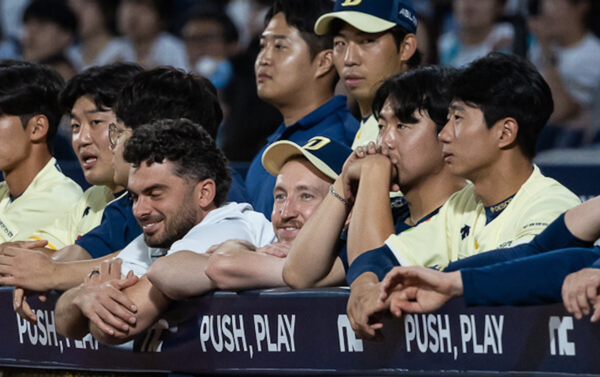 더그아웃의 페디(사진=NC)