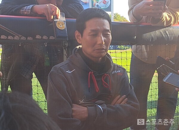 2차전을 앞둔 염경엽 감독(사진=스포츠춘추 김종원 기자)