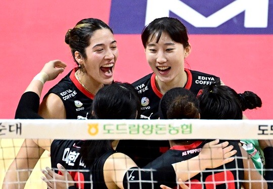 여자프로배구 광주 페퍼저축은행 AI 페퍼스 선수단 모습(사진=KOVO)