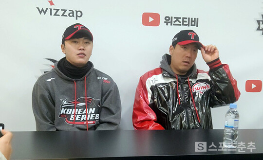 LG 좌완 김윤식(사진 왼쪽부터), 외야수 김현수(사진=스포츠춘추 김종원 기자)