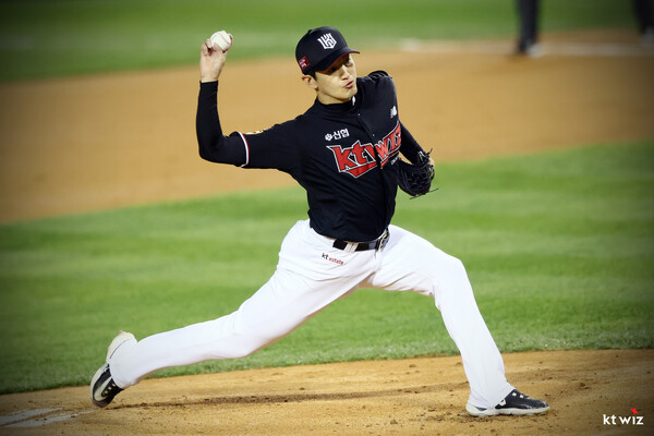 1차전 호투한 고영표(사진=KT)