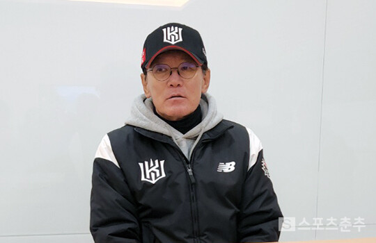 한국시리즈 5차전 종료 후 취재진과 만난 이강철 KT 감독(사진=스포츠춘추 김종원 기자)