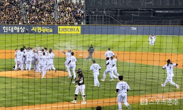 LG 트윈스의 우승 순간(사진=스포츠춘추 배지헌 기자)