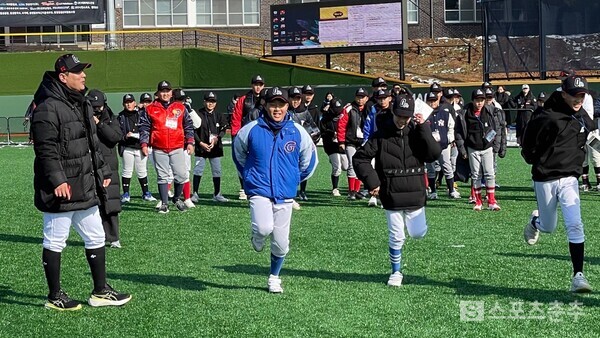 경기전 워밍업은 철저히(사진=스포츠춘추 배지헌 기자)