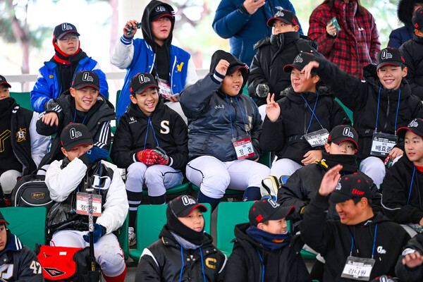 김태균 야구캠프 행사 장면(사진=티케이오시비)