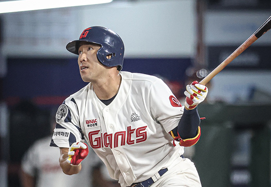 롯데 베테랑 외야수 전준우(사진=롯데)