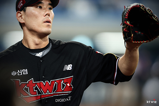 KBO리그 역대 4번째로 국외 유턴파 FA를 맞이한 우완 김재윤(사진=KT)