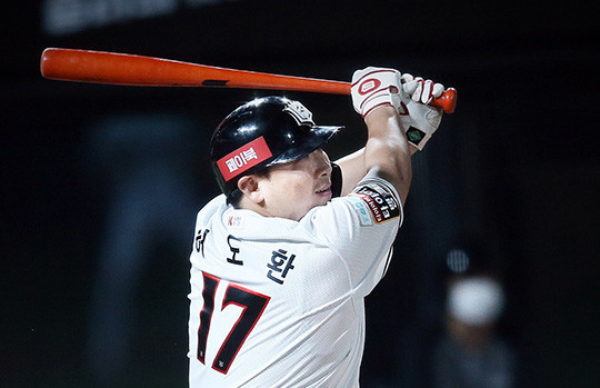 2021시즌 KT 백업 포수로 알짜배기 활약을 펼쳤던 베테랑 포수 허도환은 지난해 생애 첫 FA 자격을 얻었다(사진=KT)