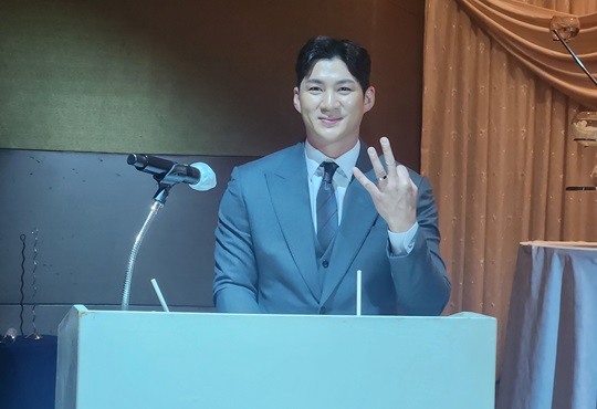 팬과의 약속을 지킨 LG 내야수 오지환(사진=LG)